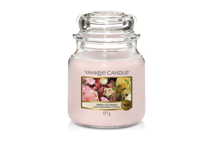 Duftlys Classic Medium Fresh Cut Roses - Yankee Candle - Interiør - Lys & dufter - Romsduft & luftrenser - Duftlys & romdufter