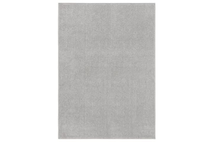 Teppe med kort luv 140x200 cm lysegrå - Grå - Tekstiler & tepper - Teppe & matte - Utendørs tepper