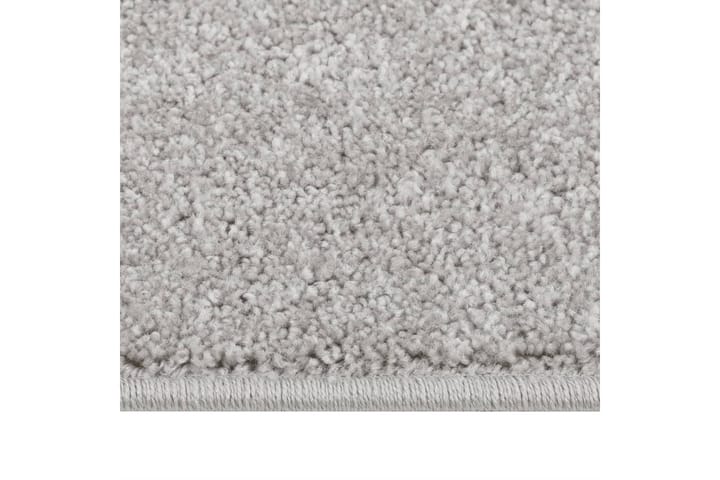 Teppe med kort luv 80x150 cm lysegrå - Grå - Tekstiler & tepper - Teppe & matte - Utendørs tepper - Plasttepper