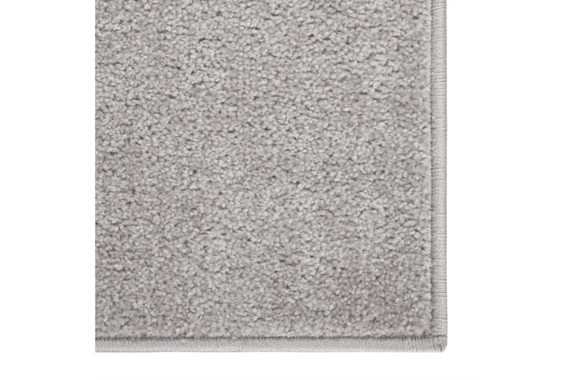 Teppe med kort luv 80x150 cm lysegrå - Grå - Tekstiler & tepper - Teppe & matte - Utendørs tepper - Plasttepper